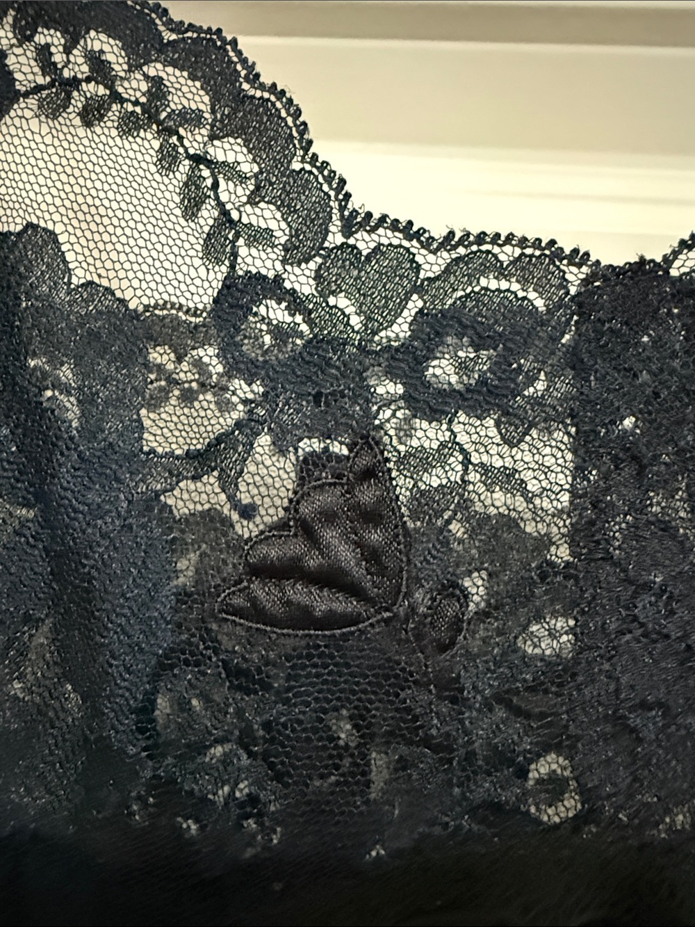 Lucie Ann Black Lace-Trim Pleated Robe and gown Set size P - Picture 3 of 8
